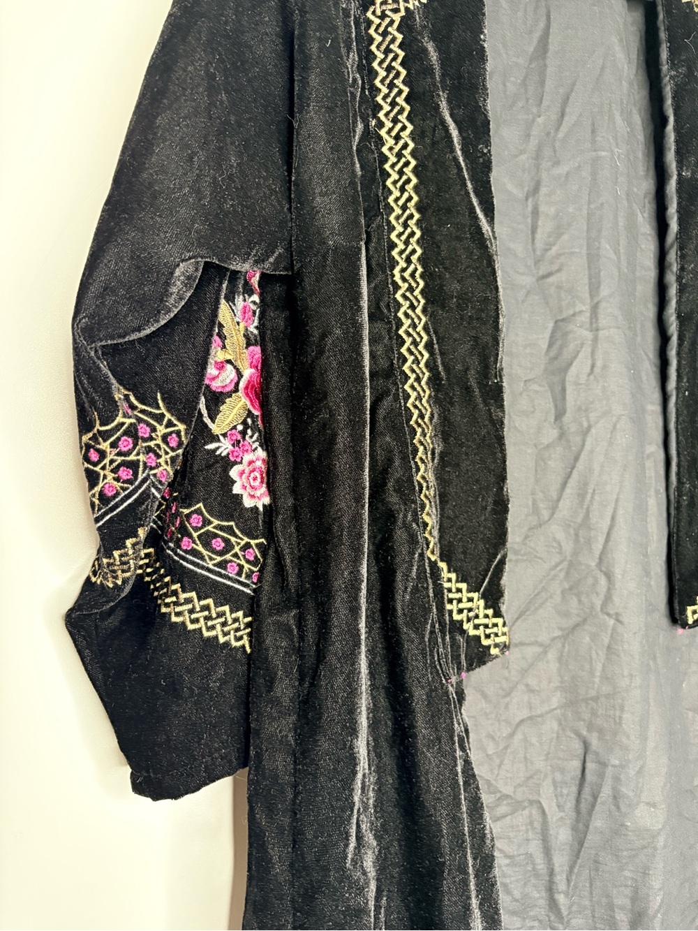 Black Velvet Embroidered Fringe Open-Front Robe - Picture 4 of 16